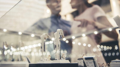 como escolher uma empresa atacadista de semijoias