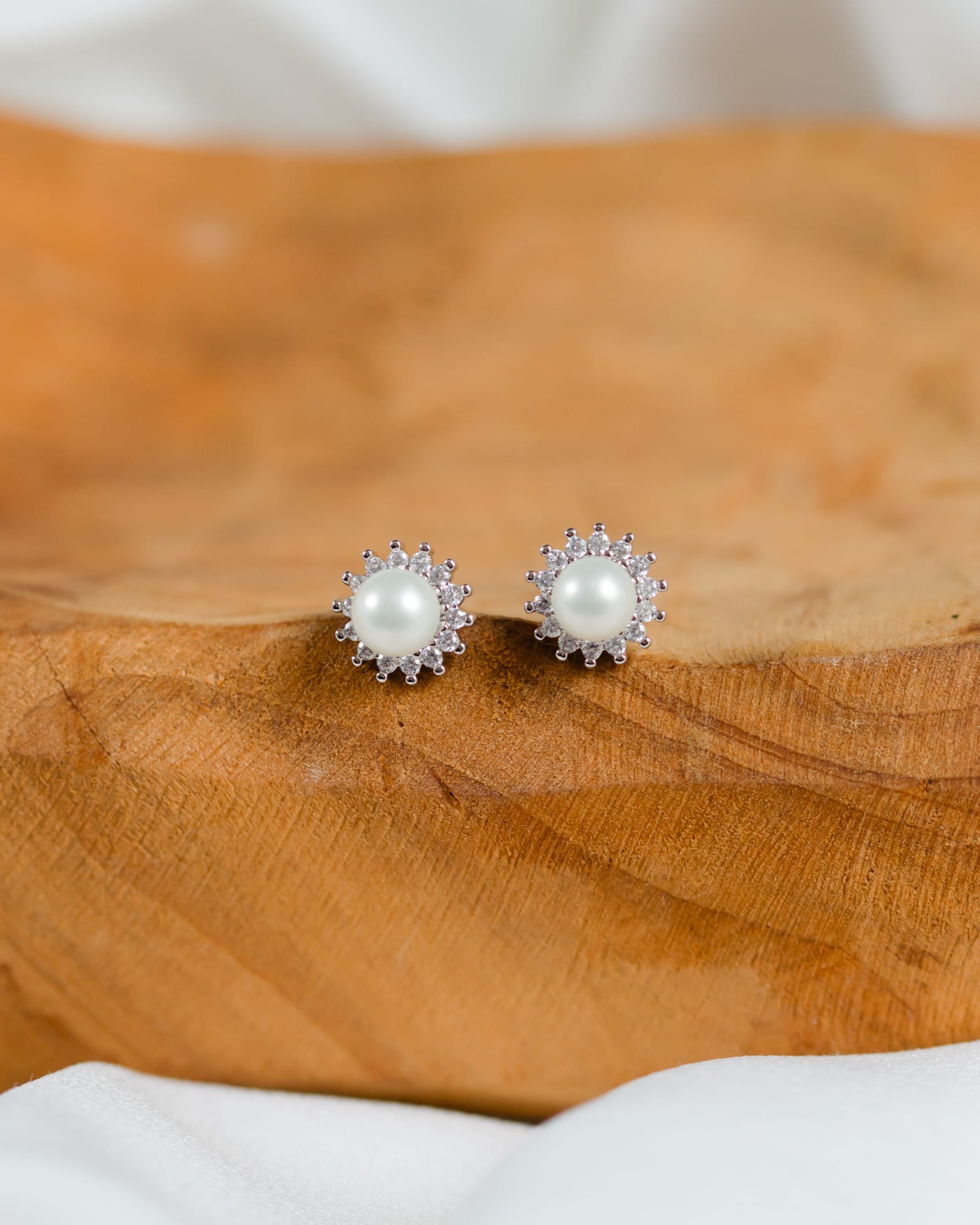 Brinco Pequeno Pérola e Zircônia