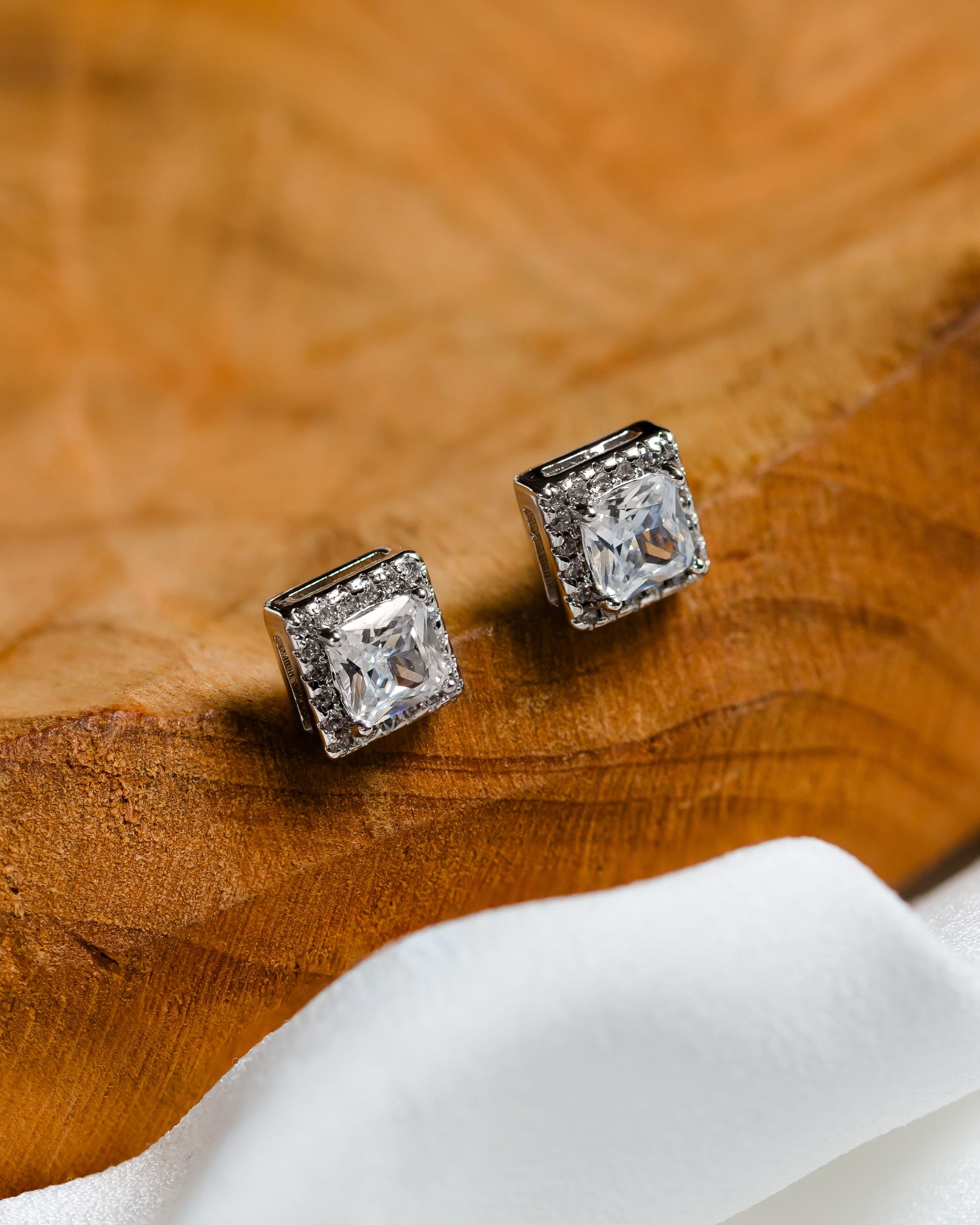 Brinco Quadrado Zircônia