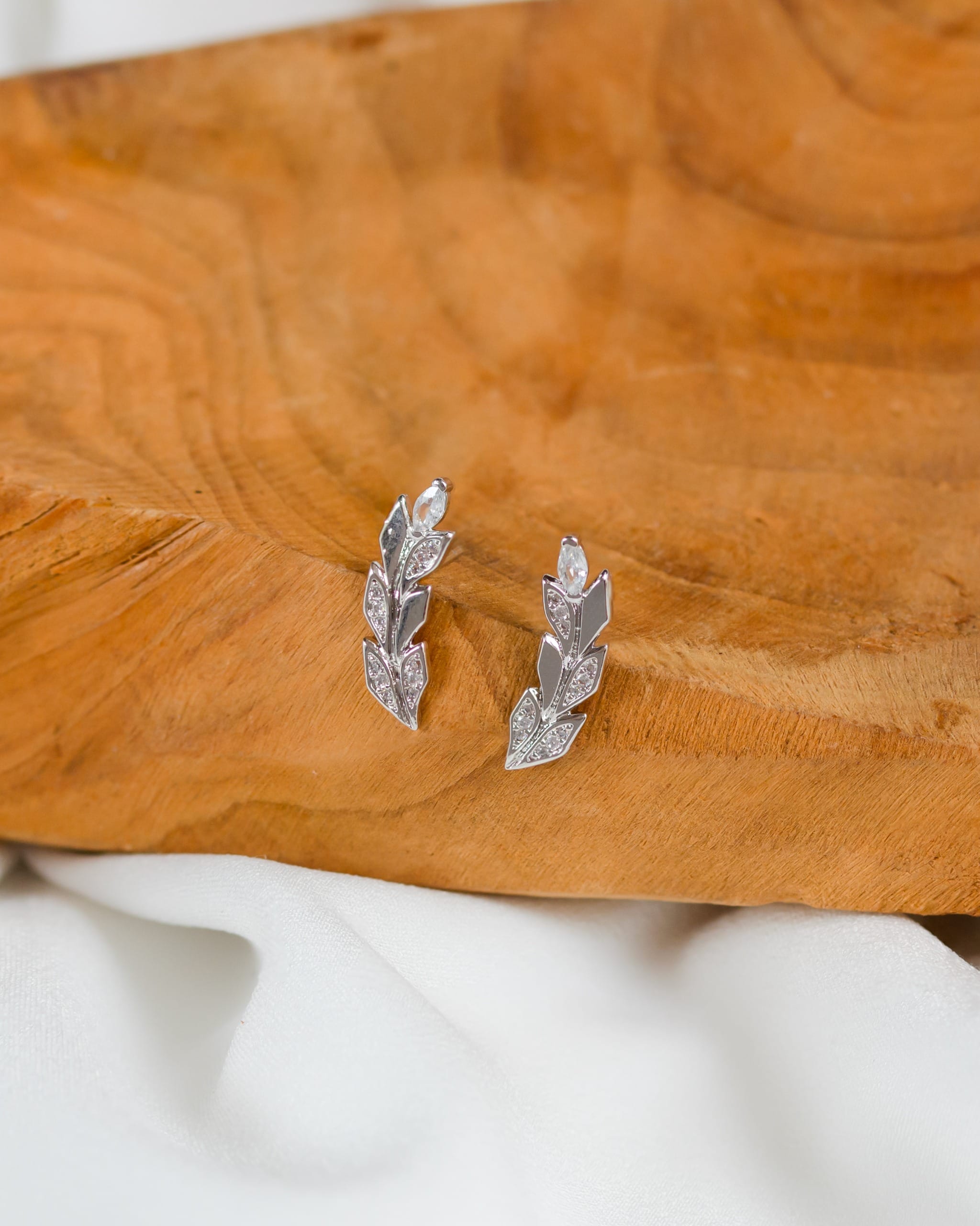 Brinco Folha Cravejada